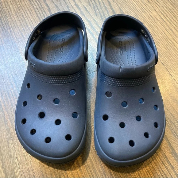 CROCS Classic Clog in Navy Blue Unisex M4 W6 - Picture 2 of 10